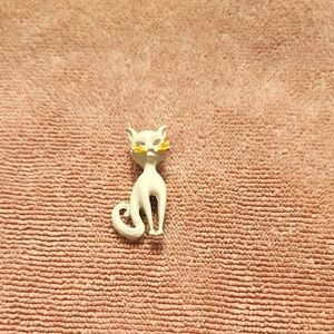 Vintage White Cat Brooch/Pin
